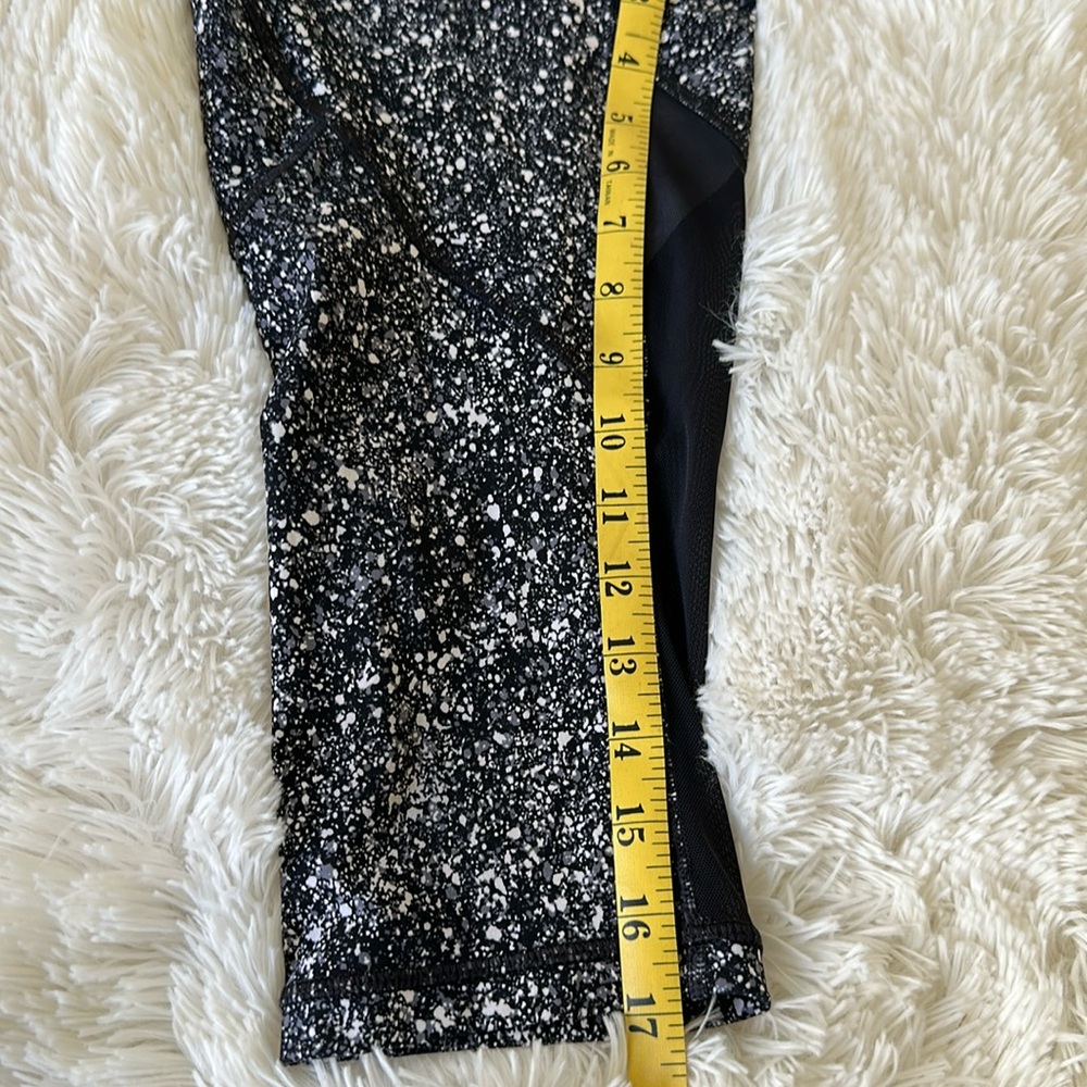 LULULEMON Outrun 17” Crop Black White Splatter Mesh Running Leggings Size 6 - Picture 7 of 12